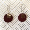 Boucles d'oreille en cuir recyclé bordeaux et métal doré à l'or fin - Dormeuses ultra-légères et élégantes