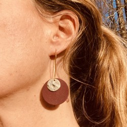 Boucles d'oreille en cuir recyclé bordeaux et métal doré à l'or fin - Dormeuses ultra-légères et élégantes